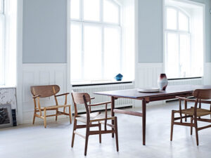 Spisestue med CH327 spisebord i valnød