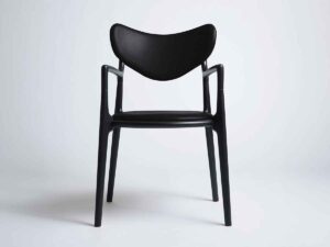 Salon chair sortlakeret bøg med sort standard læder