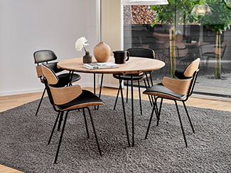 Spisebord fra Naver Collection med Midas stol