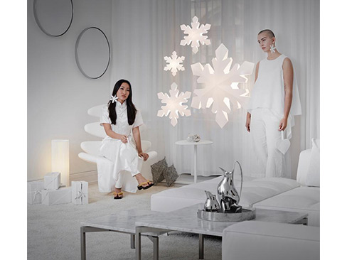 Stue med forskellige snowflake lamper