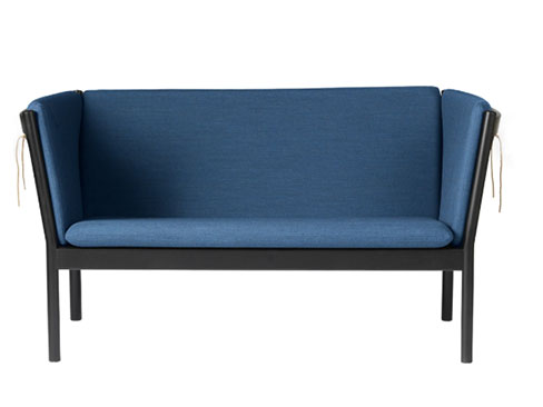 J148 sofa sort stel i blå