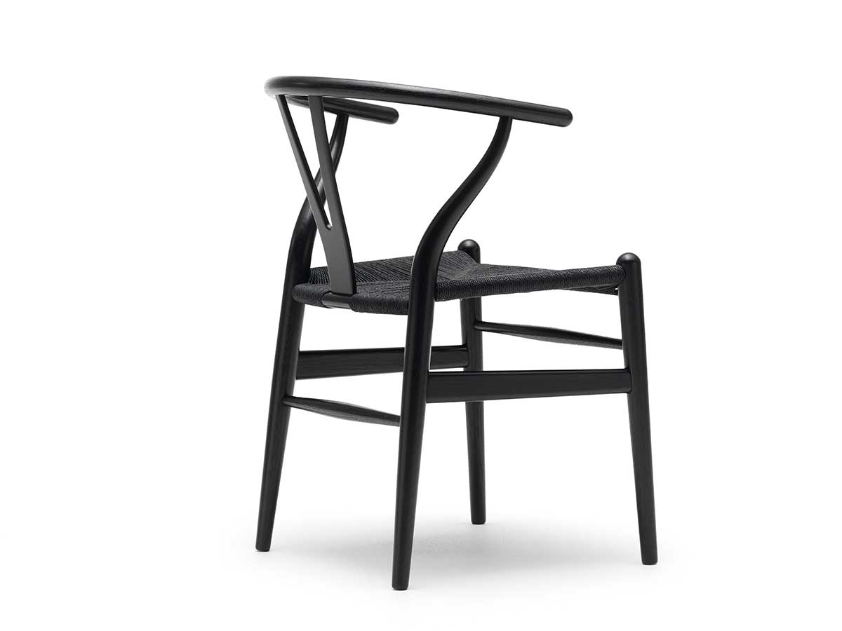 Y-stol CH24 ask sort med sort flet fra Carl Hansen