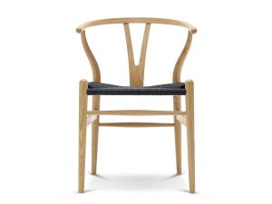 CH24 i eg lak med sort flet fra Carl Hansen & Søn