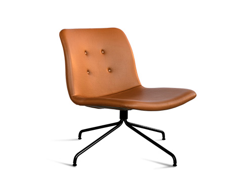 Primum Lounge Chair med armlæn og cognac læder