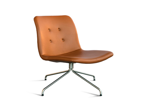 Primum Lounge Chair med armlæn og cognac læder