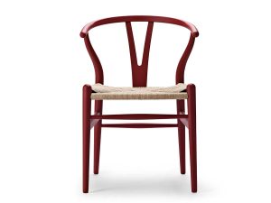 CH24 bøg i SOFT RED med naturfarvet flet fra Carl Hansen & Søn