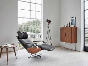 Coda lænestol i valnød fra Berg Furniture