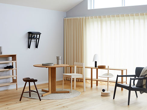 Stue miljø med møbler fra Form & Refine
