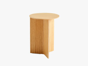 Slit Table Wood Ø35 cm Lakeret egetræsfiner fra HAY