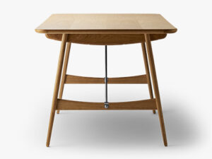 BM1160 i eg med stål detaljer set fra bordenden