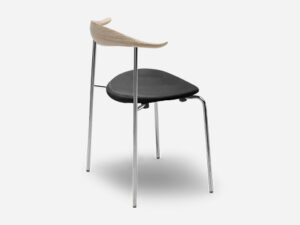 CH88p spisebordsstol i eg sæbe med sæde i sort thor læder set fra ryggen