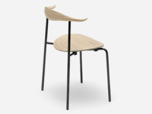 CH88T i eg sæbe med sort stel, set fra ryggen