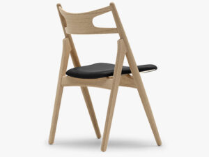 CH29p Savbukkestolen i eg sæbe med Thor 301 lædersæde, set fra ryggen