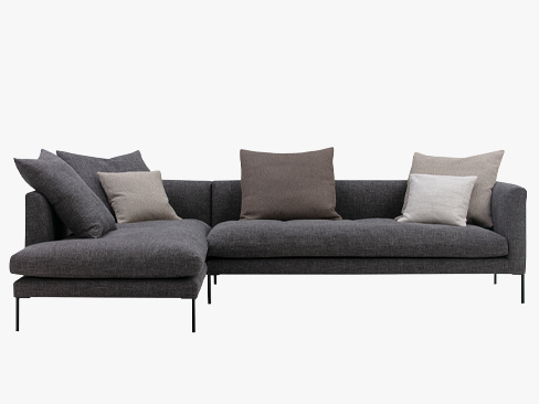 Blade sofa, venstrevendt, fra Wendelbo i stoffet Sasso col10. Set forfra