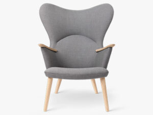CH78 Mama Bear Chair, set forfra, i stoffet Passion 6101