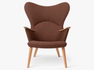 CH78 Mama Bear Chair, set forfra, i stoffet Passion 7101