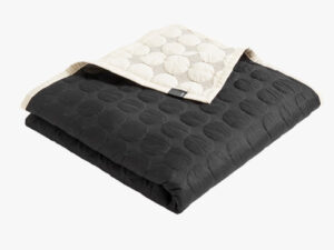 Mega Dot sengetæppe fra HAY i farven Dark & Cream
