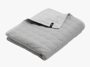 Mega Dot sengetæppe fra HAY i farven Light Grey