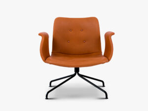 Primum Lounge Chair Adrian Cognac i sort stel med armlæn