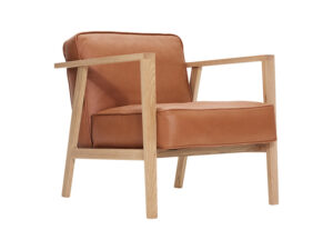 LC1 Loungestol fra Andersen Furniture i eg med cognac læder, set skråt forfra