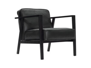 LC1 Loungestol fra Andersen Furniture i sort eg med sort læder, set skråt forfra