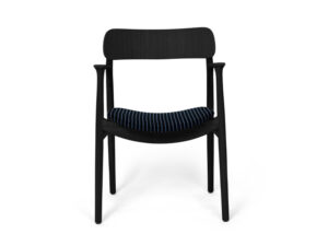 Asger spisestol fra Bent Hansen i sortbejdset eg med sæde i stribet blåt stof