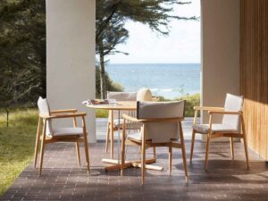 E022 Embrace Outdoor spisebord Ø110