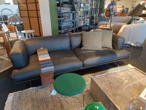 Inland 3 pers. sofa i sort læder Noble fra &Tradition - UDSTILLINGSMODEL