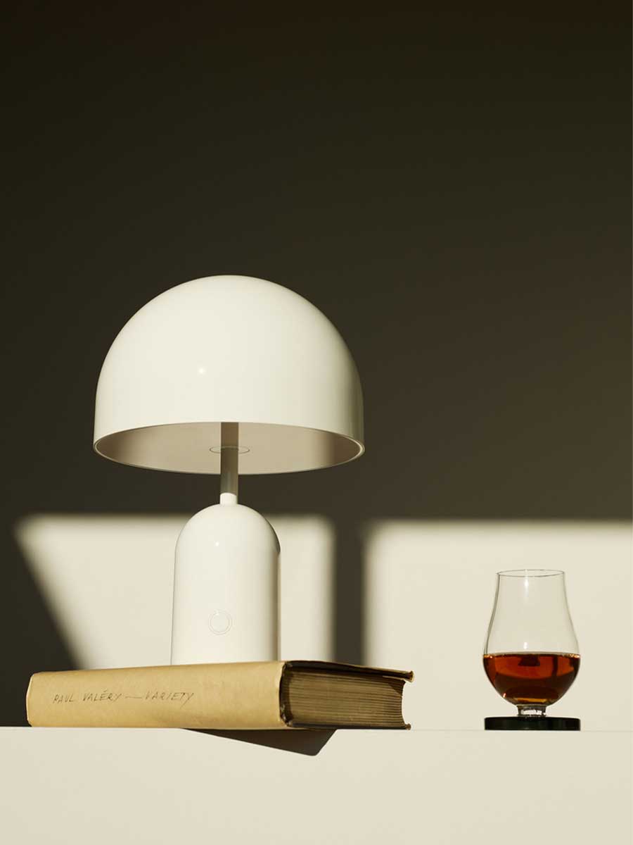 Bell bærbar lampe hvid fra Tom Dixon