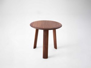 AK 610 Loop sidebord i valnød fra Naver Collection