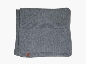 Strikket plaid Basis i dark grey melange 160x140 cm fra By LOHN