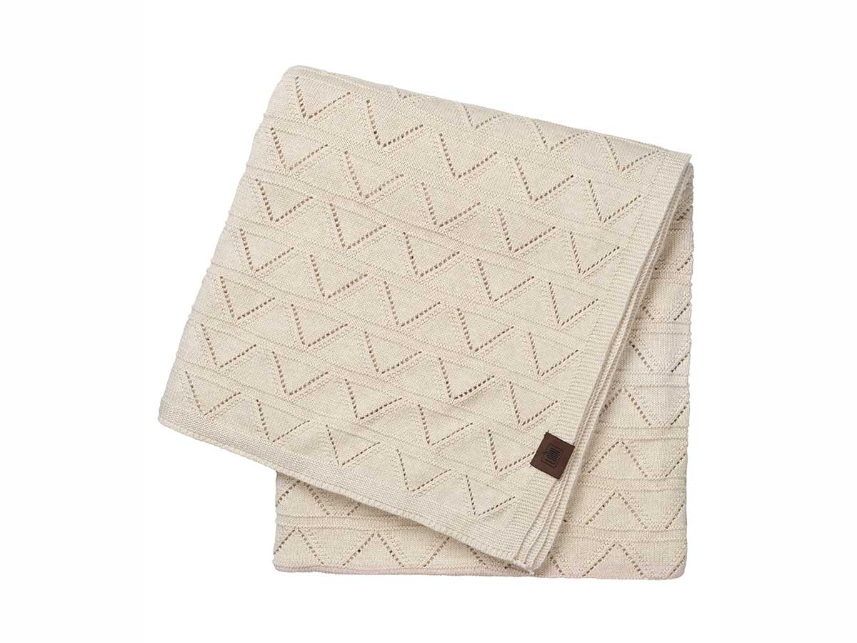 Strikket plaid Mauntain beige melange 160x140 cm fra By LOHN