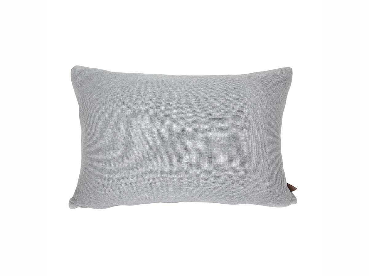 Strikket pude Basis i medium grey melnage 40x60 cm fra By LOHN