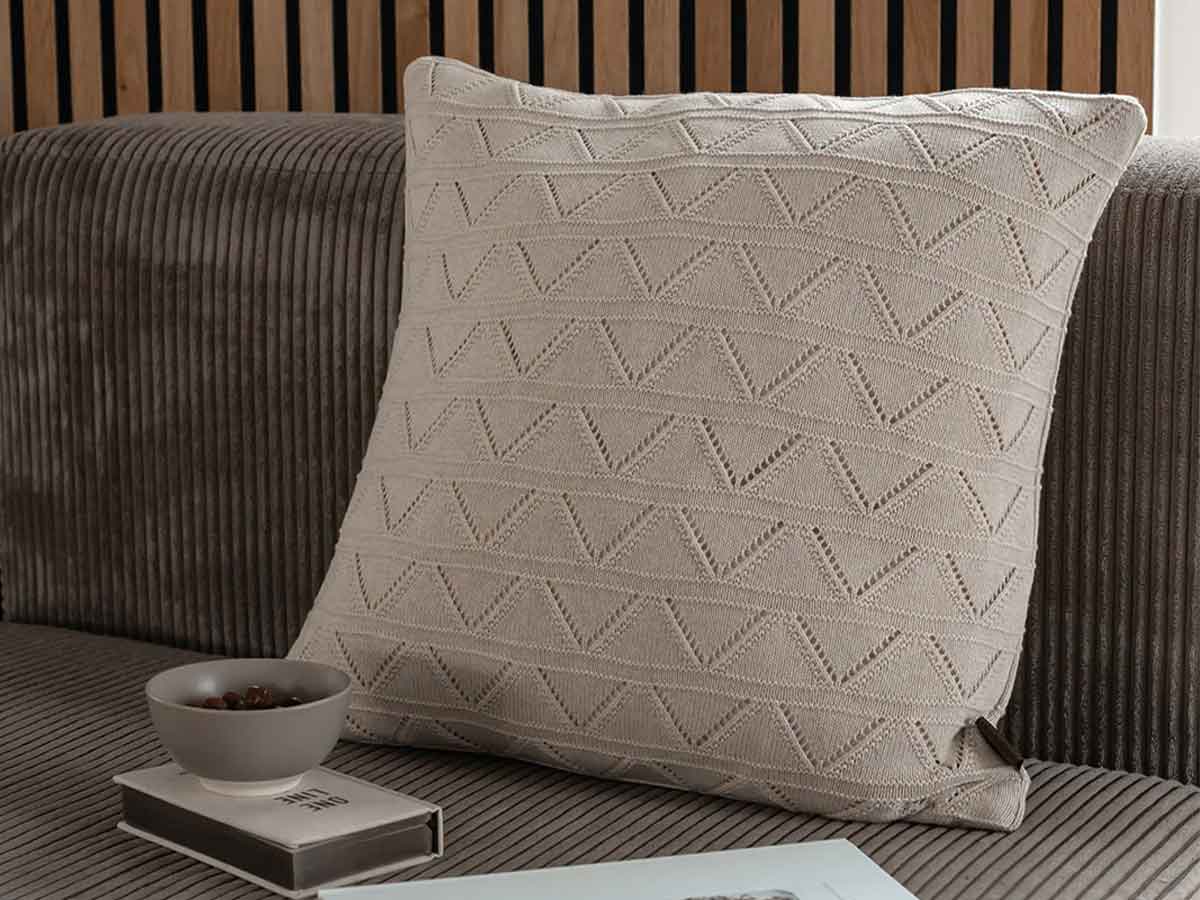 Strikket pude - Mauntain - beige melange - 50x50 cm - By LOHN