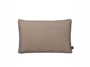 Strikket pude Square i farven khaki 60x40 cm fra By LOHN