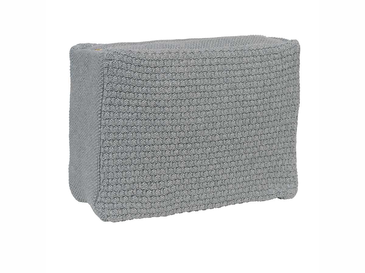 Strikket toilettaske medium grey melange fra By LOHN